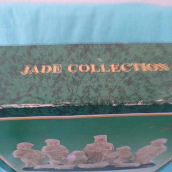 BLACK FRIDAY SALE 11 Piece Nativity Set Jade Collection with Wood Base - Picture 9 of 9